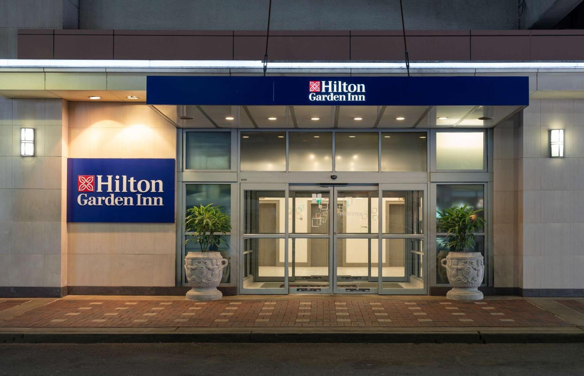 Hilton Garden Inn Philadelphia Center City Exterior photo